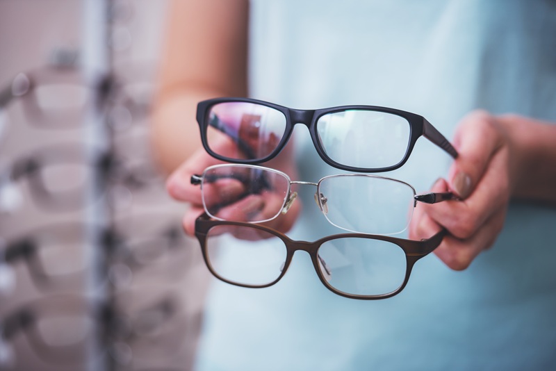 Signs You Need Glasses: When to Visit an Optometrist 2 Glasses
